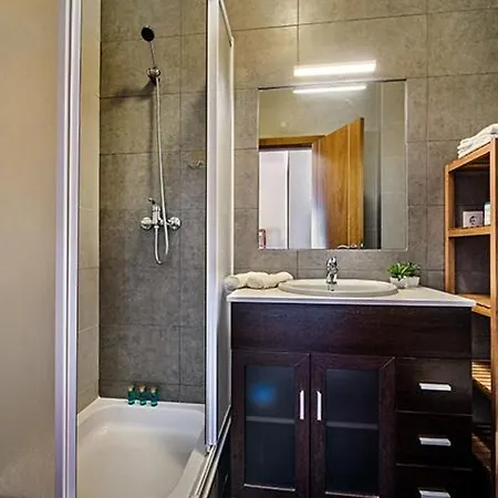Bard's Place Ταβίρα